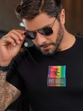 CAMISETA MASCULINA STREETWEAR COM ESTAMPA PIT BULL COLORIDA ESTILOSA GOLA O MODA