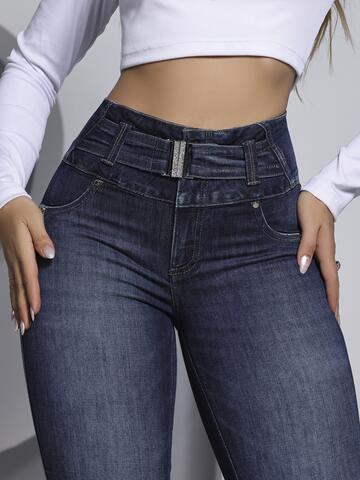 CALÇA FEMININA MODERNA COM CÓS LARGO E DETALHE EM CINTO CENTRAL CELEBRATION